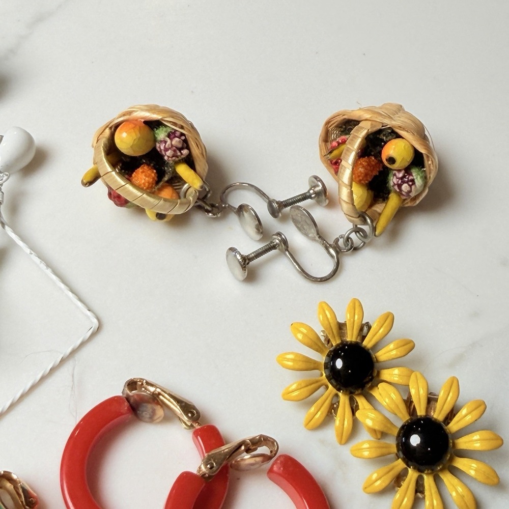 31 Pairs Vintage Clip On Earring Retro Colorful 60s 70s 80s Granny Whimsical - Picture 16 of 16